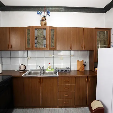 Romansa Apartment Pale